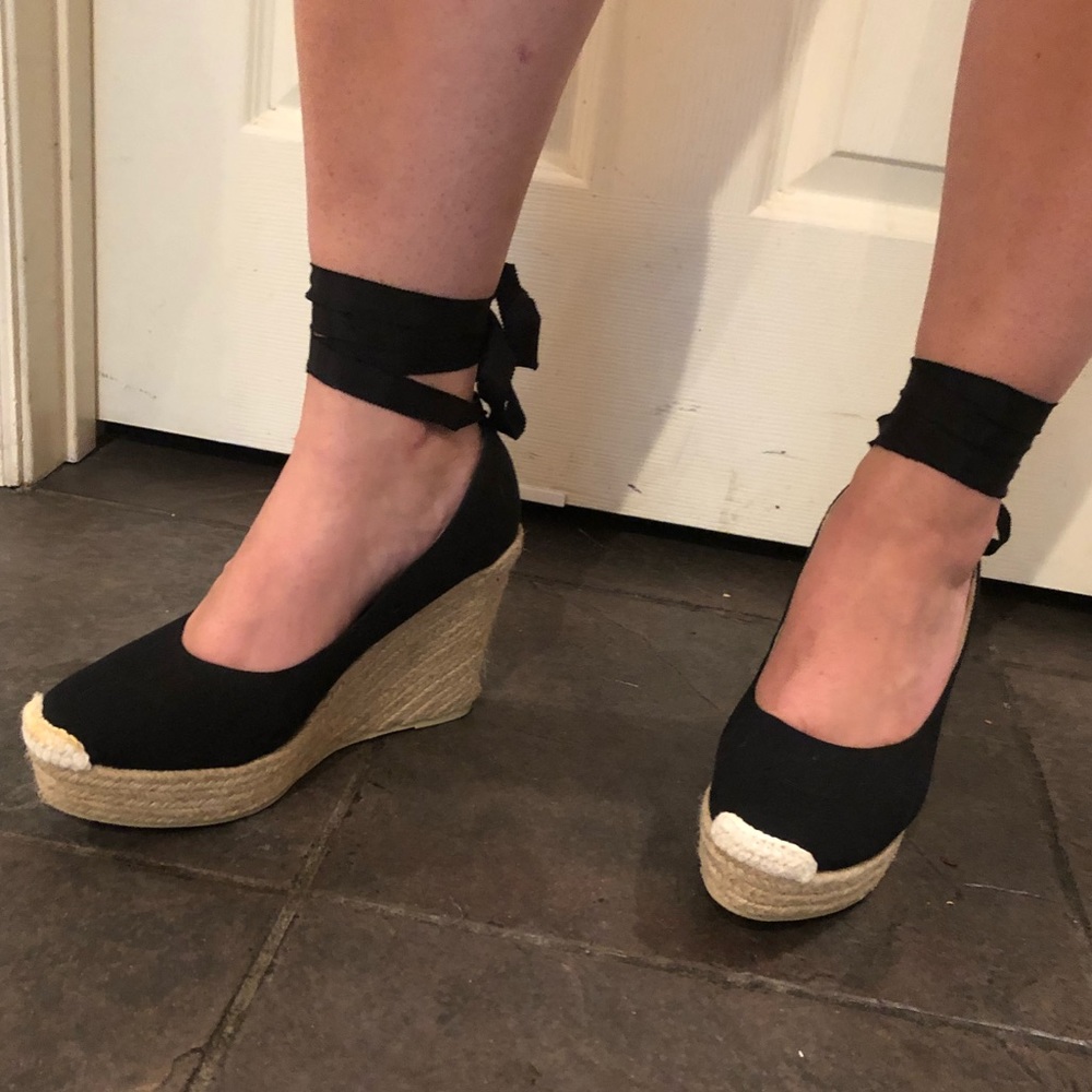 Mossimo black lace up wedges size 8.5